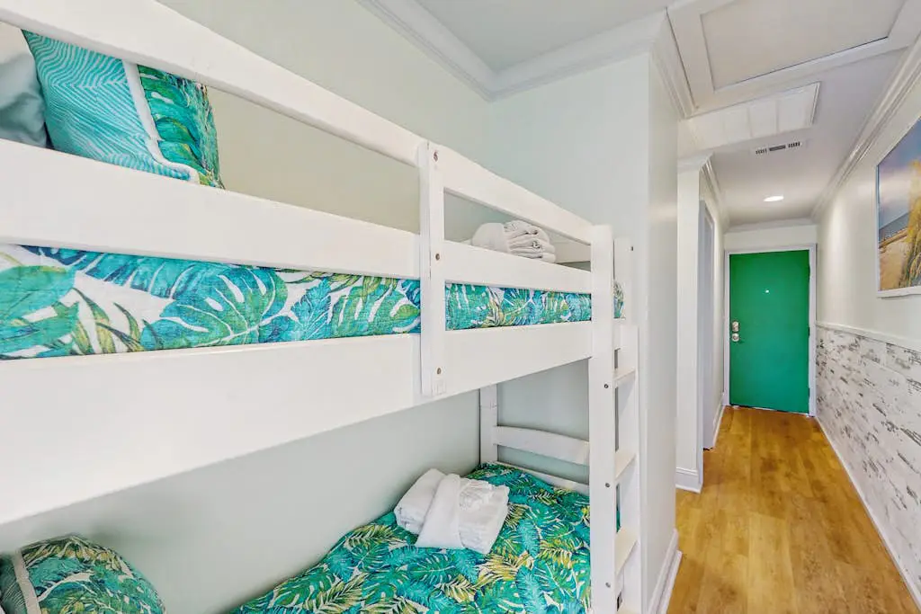 Top Floor Condo w/ Ocean Views, Pool, Balcony & WIFI - Walk to Beach