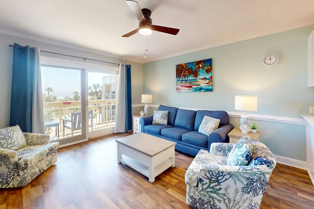 Beach-view condo in oceanfront complex with outdoor pool, beach access & balcony