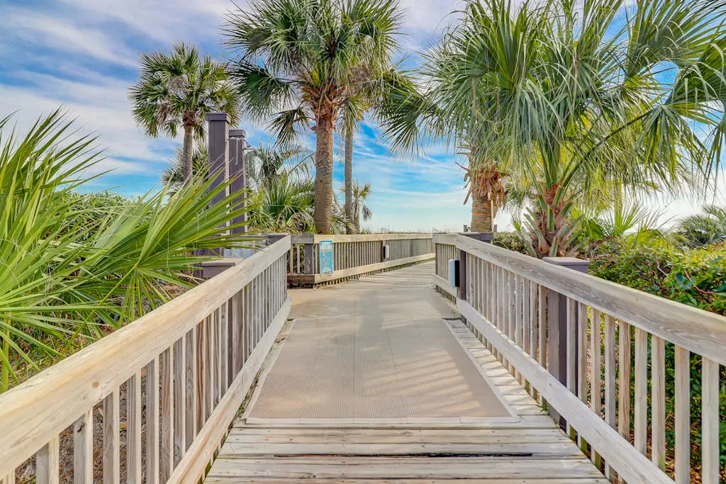 Beach-view condo in oceanfront complex with outdoor pool, beach access & balcony