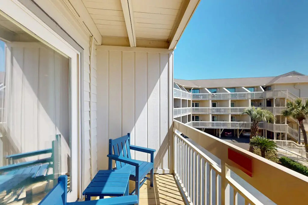 Beach-view condo in oceanfront complex with outdoor pool, beach access & balcony