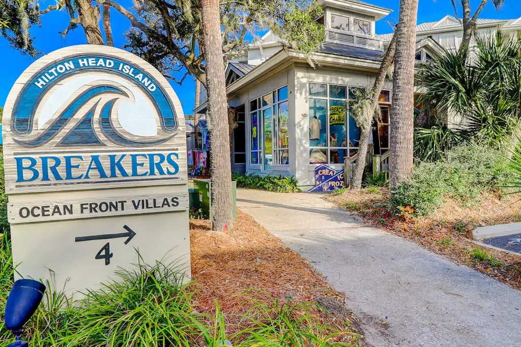 Beach-view condo in oceanfront complex with outdoor pool, beach access & balcony