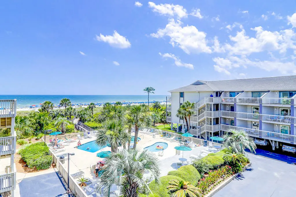 Beach-view condo in oceanfront complex with outdoor pool, beach access & balcony