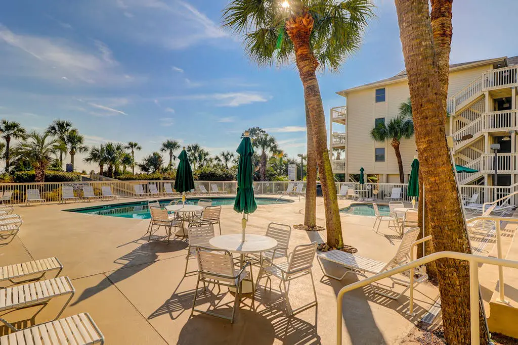 Beach-view condo in oceanfront complex with outdoor pool, beach access & balcony