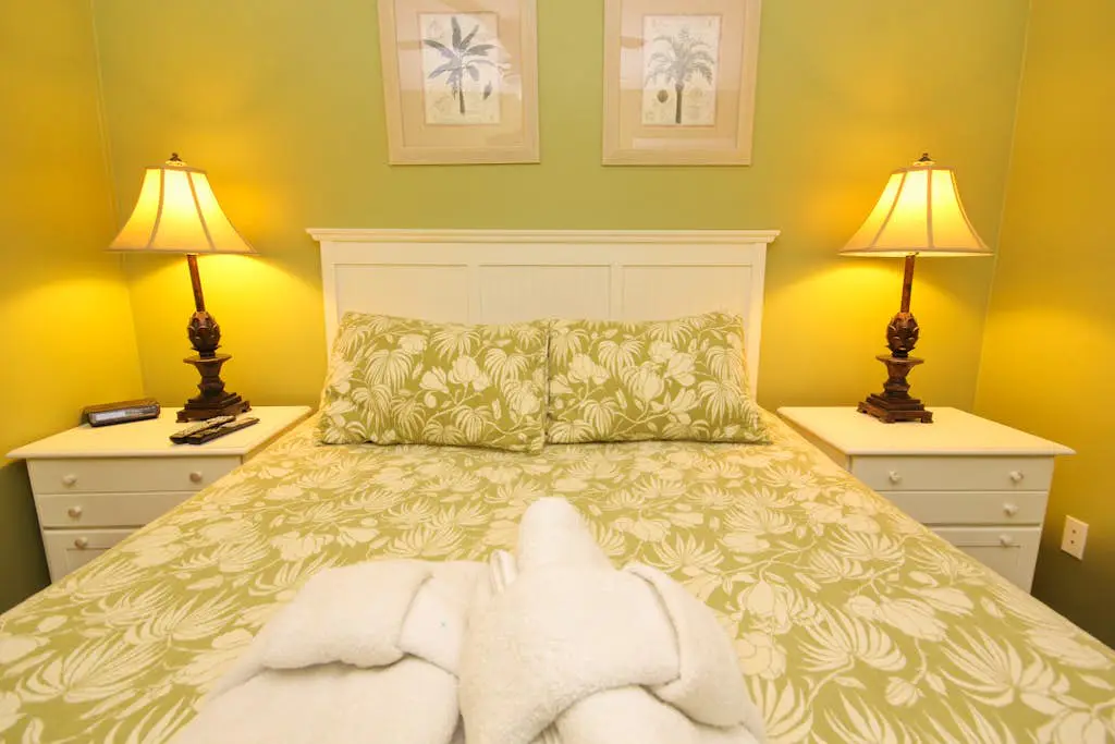 Beach-view condo in oceanfront complex with outdoor pool, beach access & balcony