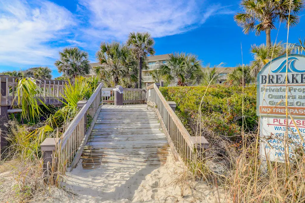 Beach-view condo in oceanfront complex with outdoor pool, beach access & balcony