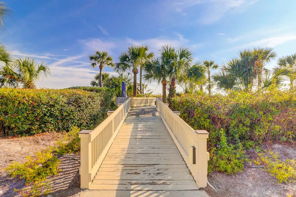 Beach-view condo in oceanfront complex with outdoor pool, beach access & balcony