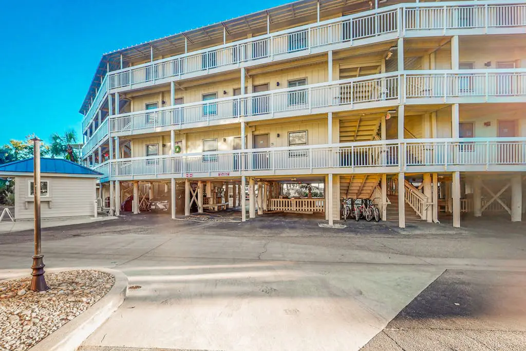 Beach-view condo in oceanfront complex with outdoor pool, beach access & balcony