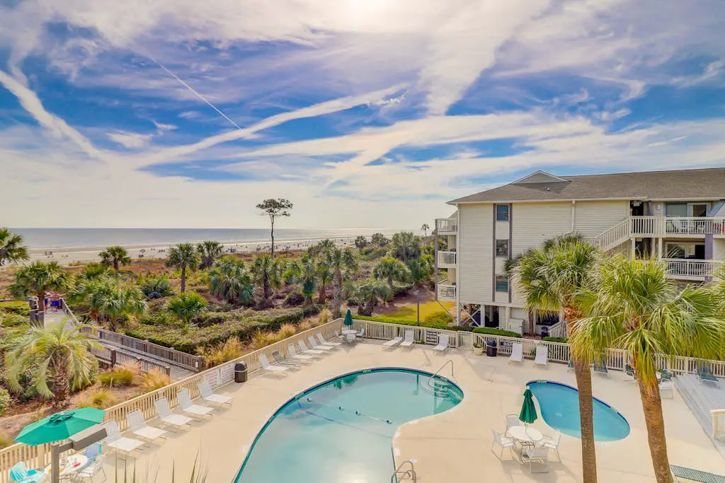 Beach-view condo in oceanfront complex with outdoor pool, beach access & balcony