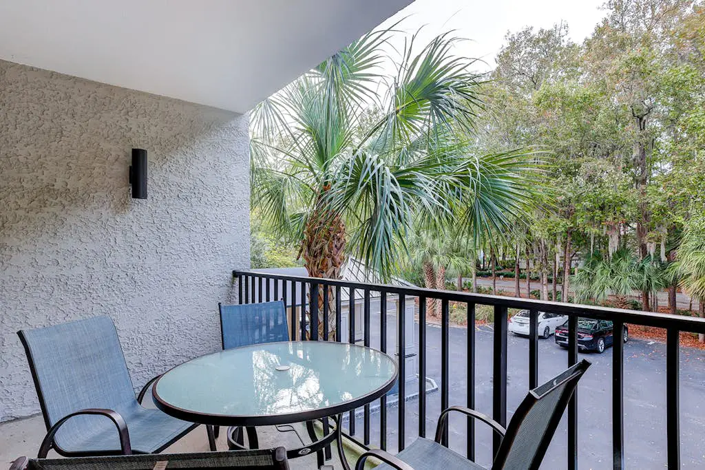 Family-friendly condo near the beach with balcony, central AC, & shared pool