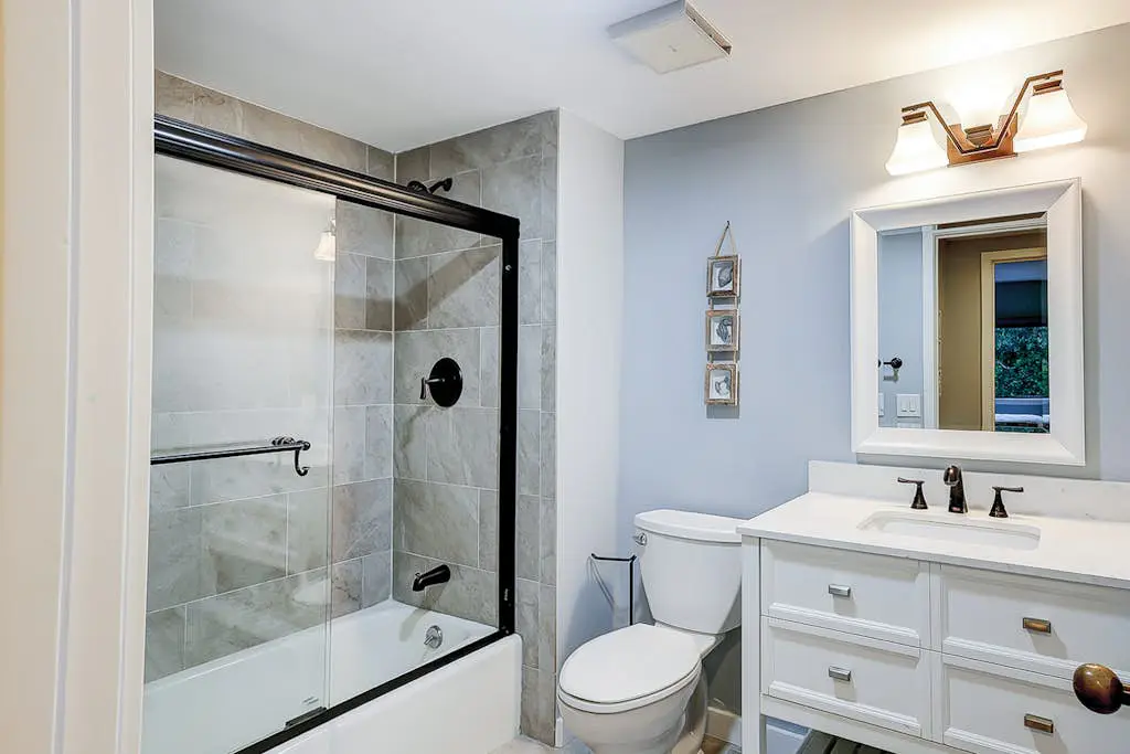 Family-friendly condo near the beach with balcony, central AC, & shared pool