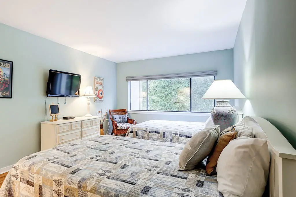 Family-friendly condo near the beach with balcony, central AC, & shared pool