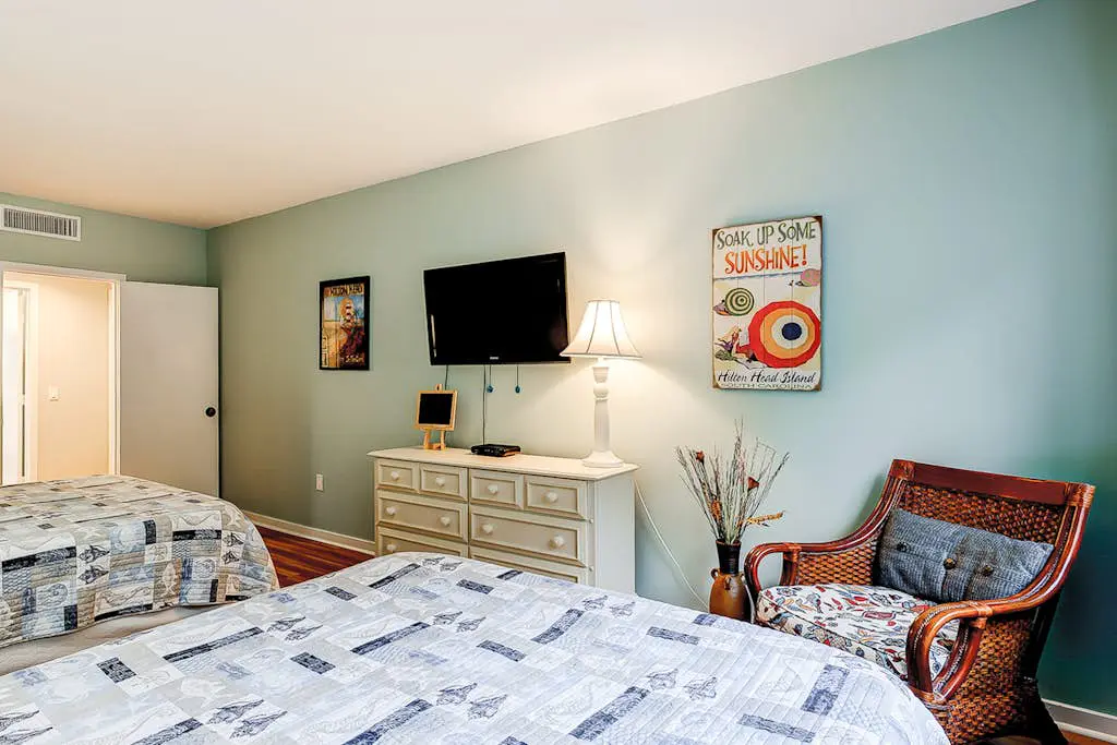 Family-friendly condo near the beach with balcony, central AC, & shared pool