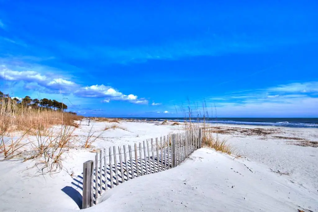 Family-friendly condo near the beach with balcony, central AC, & shared pool