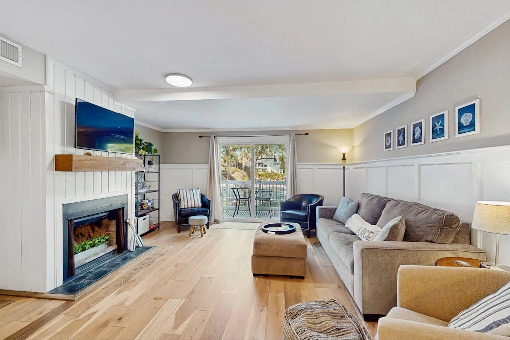 Beautiful condo with full kitchen, free wifi and golf course views