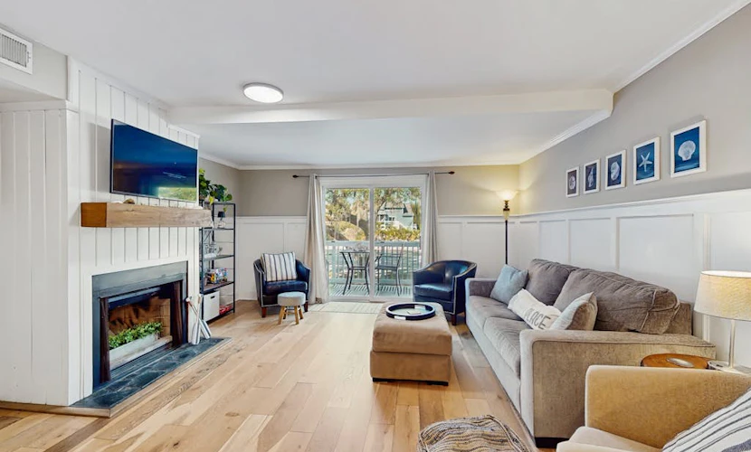 Beautiful condo with full kitchen, free wifi and golf course views