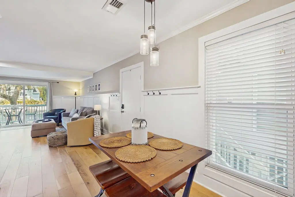 Beautiful condo with full kitchen, free wifi and golf course views