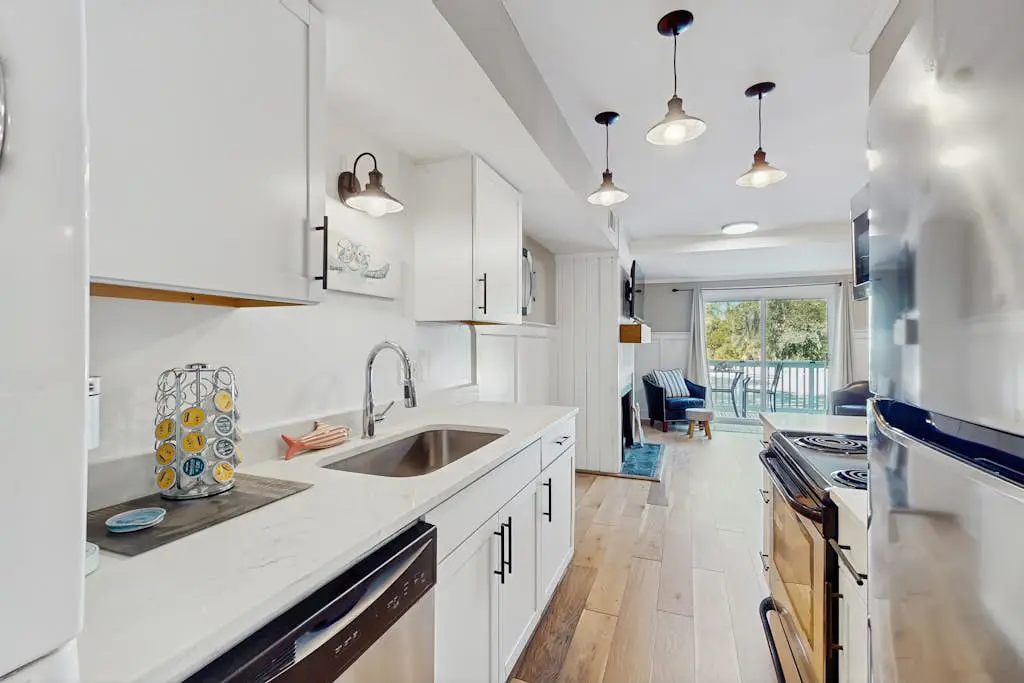 Beautiful condo with full kitchen, free wifi and golf course views