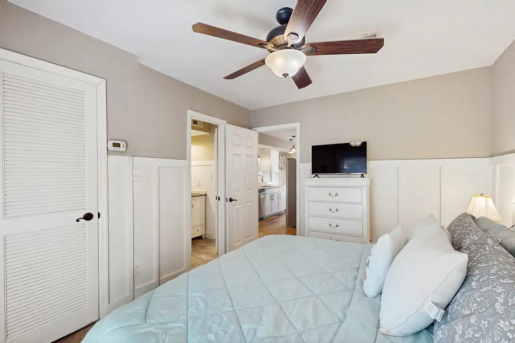 Beautiful condo with full kitchen, free wifi and golf course views