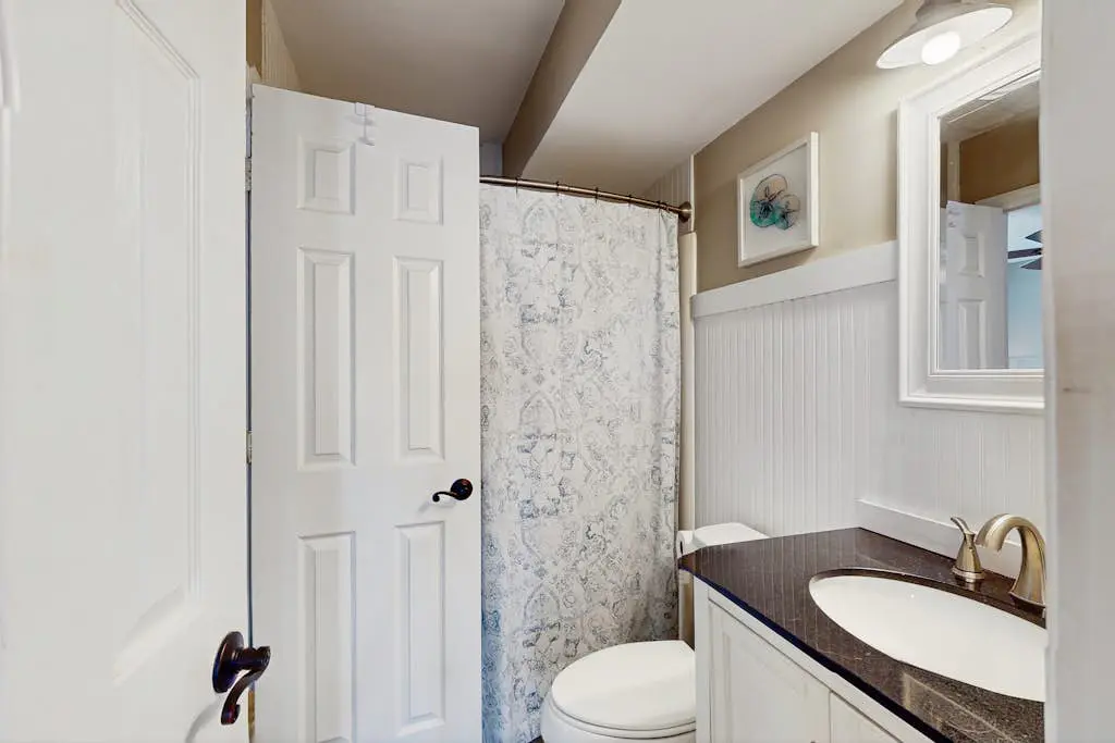 Beautiful condo with full kitchen, free wifi and golf course views