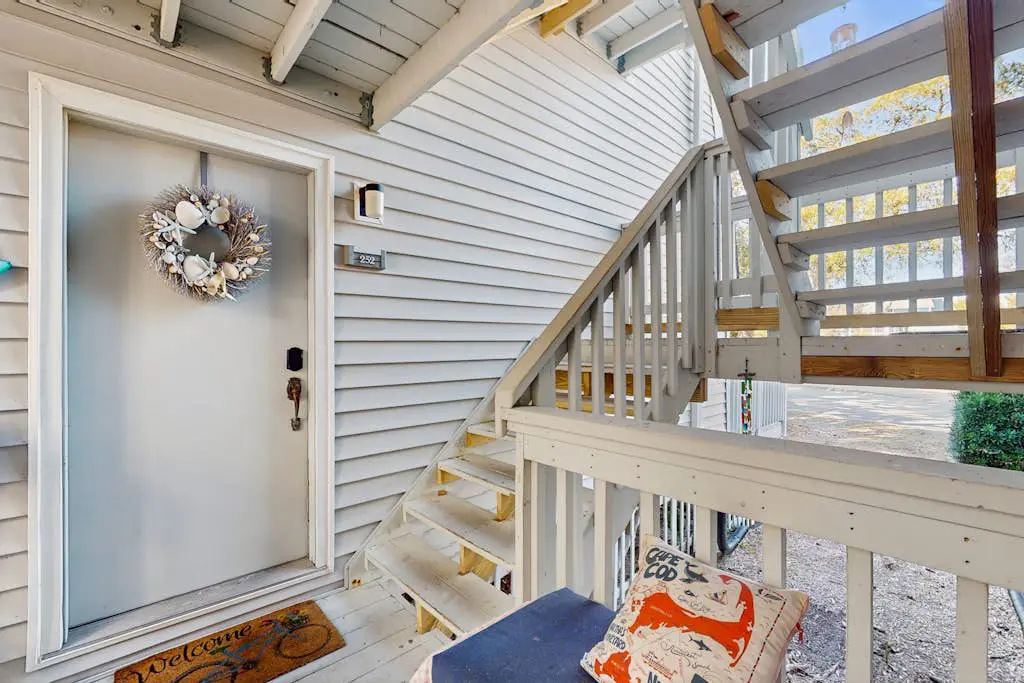 Beautiful condo with full kitchen, free wifi and golf course views