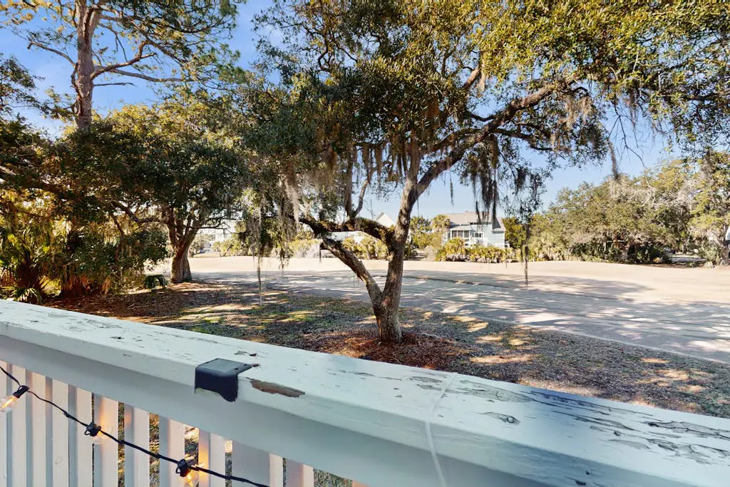 Beautiful condo with full kitchen, free wifi and golf course views