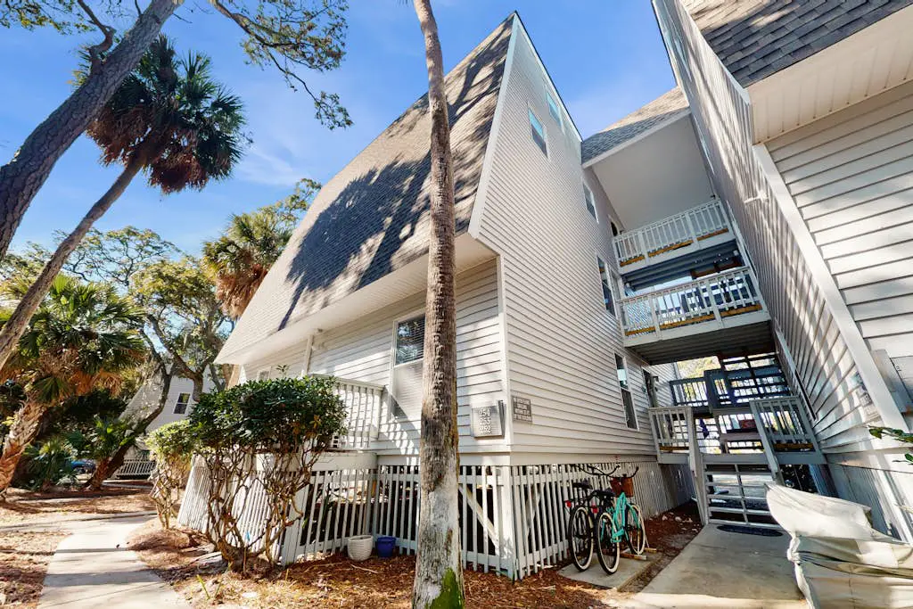 Beautiful condo with full kitchen, free wifi and golf course views