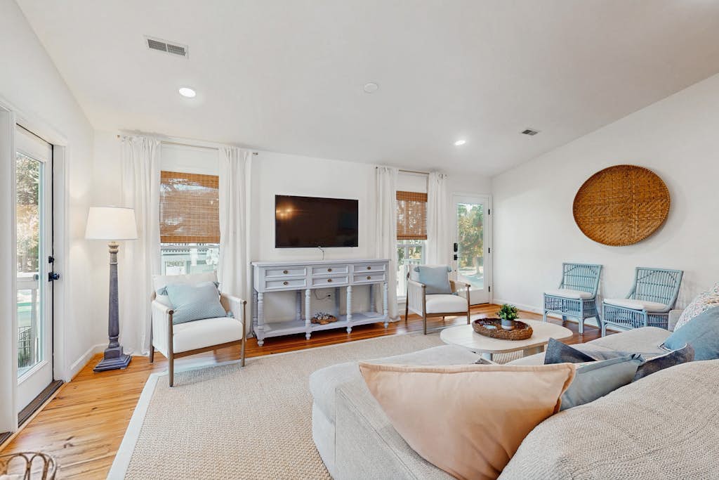 Charming Beach House NEW POOL & SPA Spring 2026 - Close to Beach