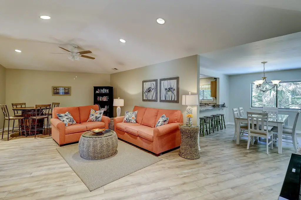 Cozy dog-friendly home with free WiFi & private pool for a relaxing stay
