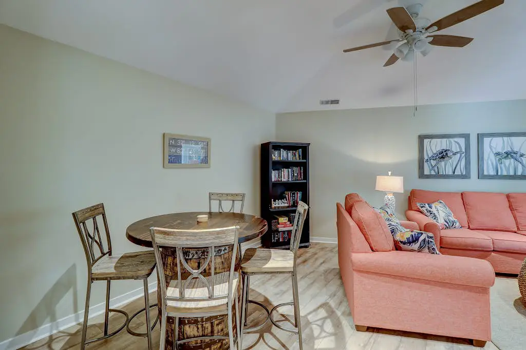 Cozy dog-friendly home with free WiFi & private pool for a relaxing stay