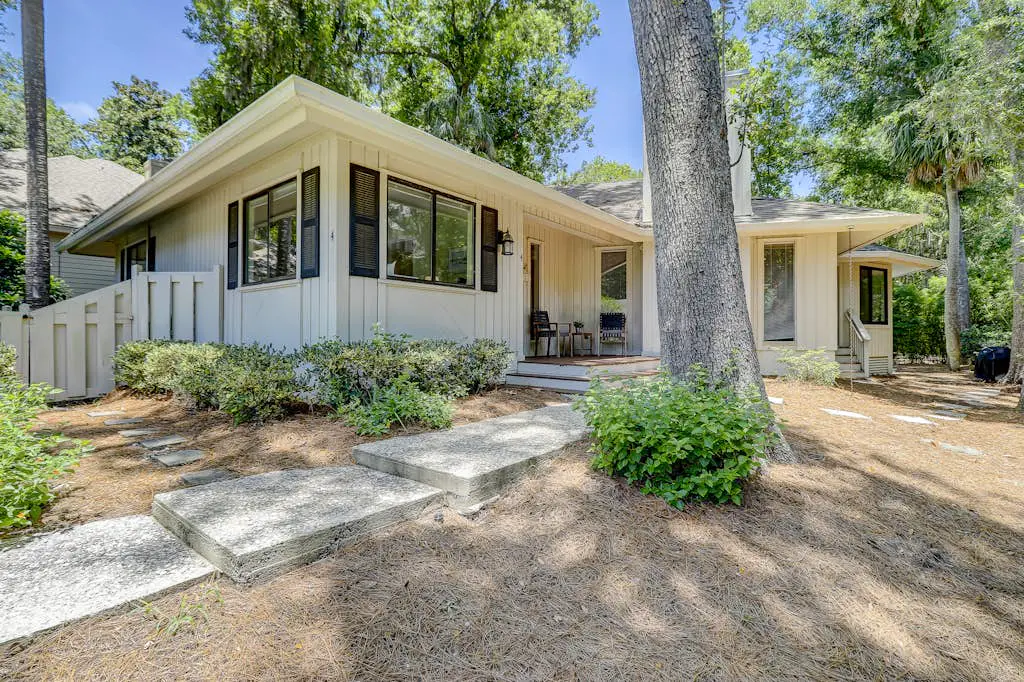 Cozy dog-friendly home with free WiFi & private pool for a relaxing stay