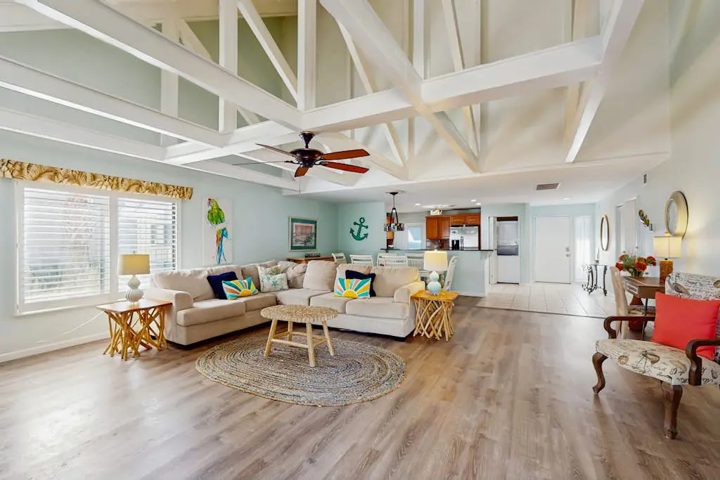 Gated community home w/lagoon & pools - Near Beaches & Dog Friendly
