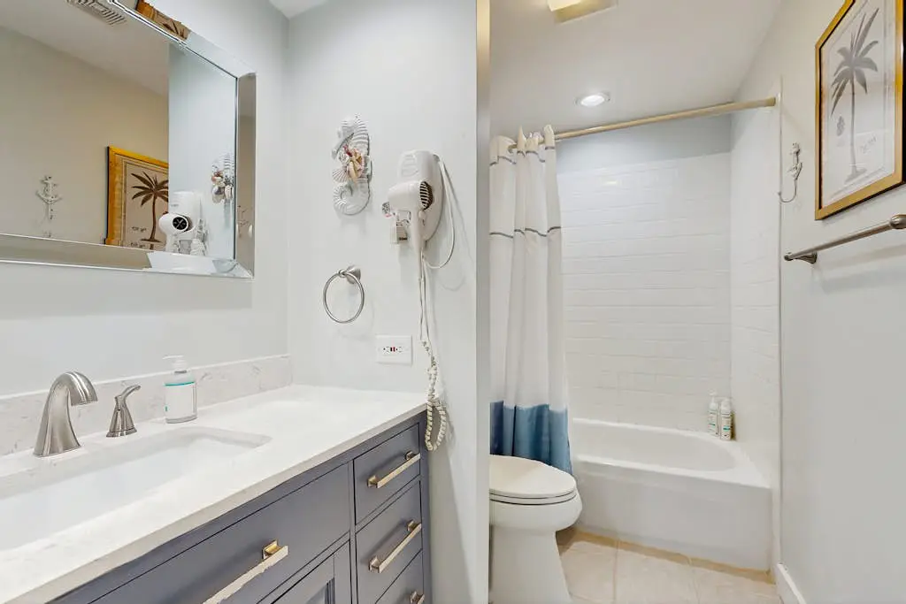 Gated community home w/lagoon & pools - Near Beaches & Dog Friendly