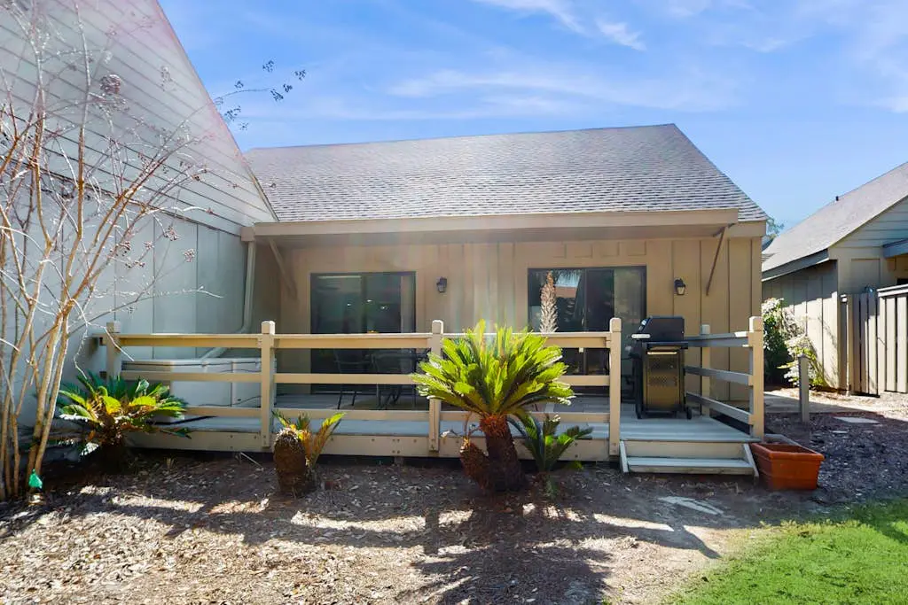 Gated community home w/lagoon & pools - Near Beaches & Dog Friendly