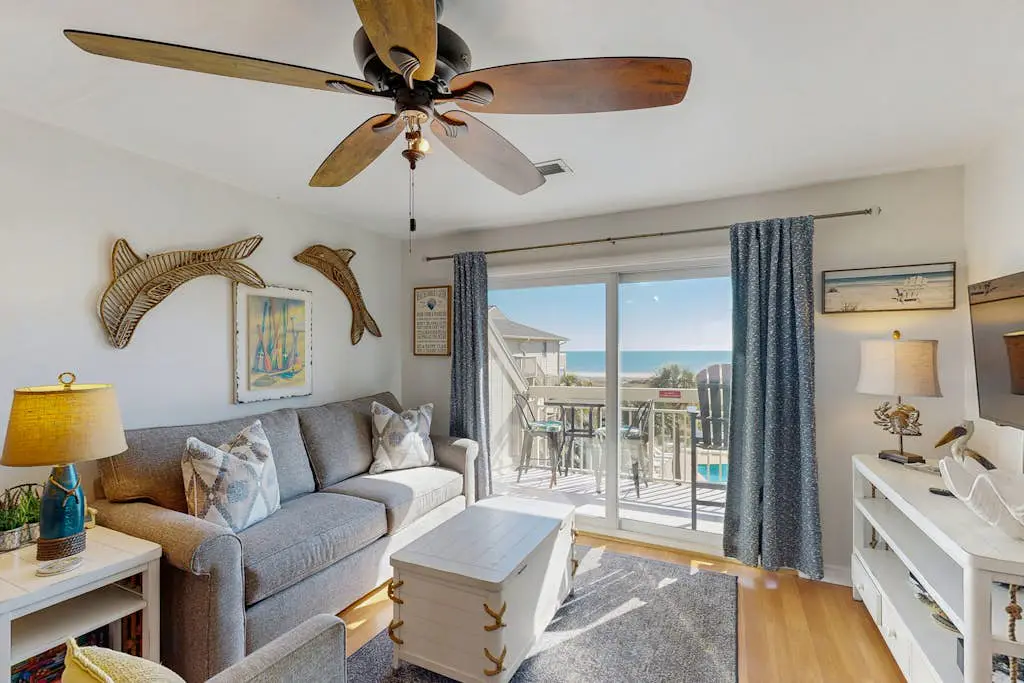 Beach condo with Ocean Views, outdoor pool & balcony - Walk to Beach