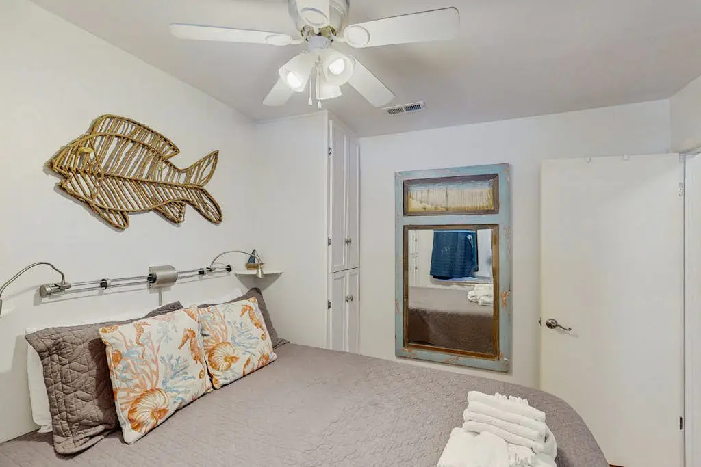Beach condo with Ocean Views, outdoor pool & balcony - Walk to Beach