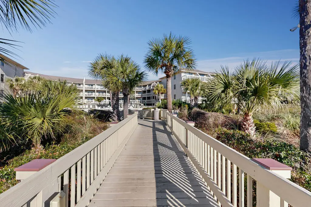 Beach condo with Ocean Views, outdoor pool & balcony - Walk to Beach