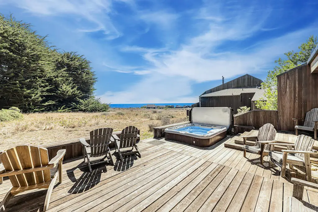 Urban Escape Compound - Seaside compound with two private hot tubs & ocean views