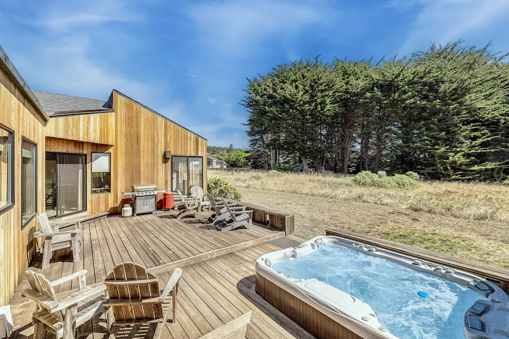 Urban Escape Compound - Seaside compound with two private hot tubs & ocean views