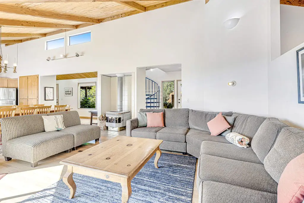 Urban Escape Compound - Seaside compound with two private hot tubs & ocean views