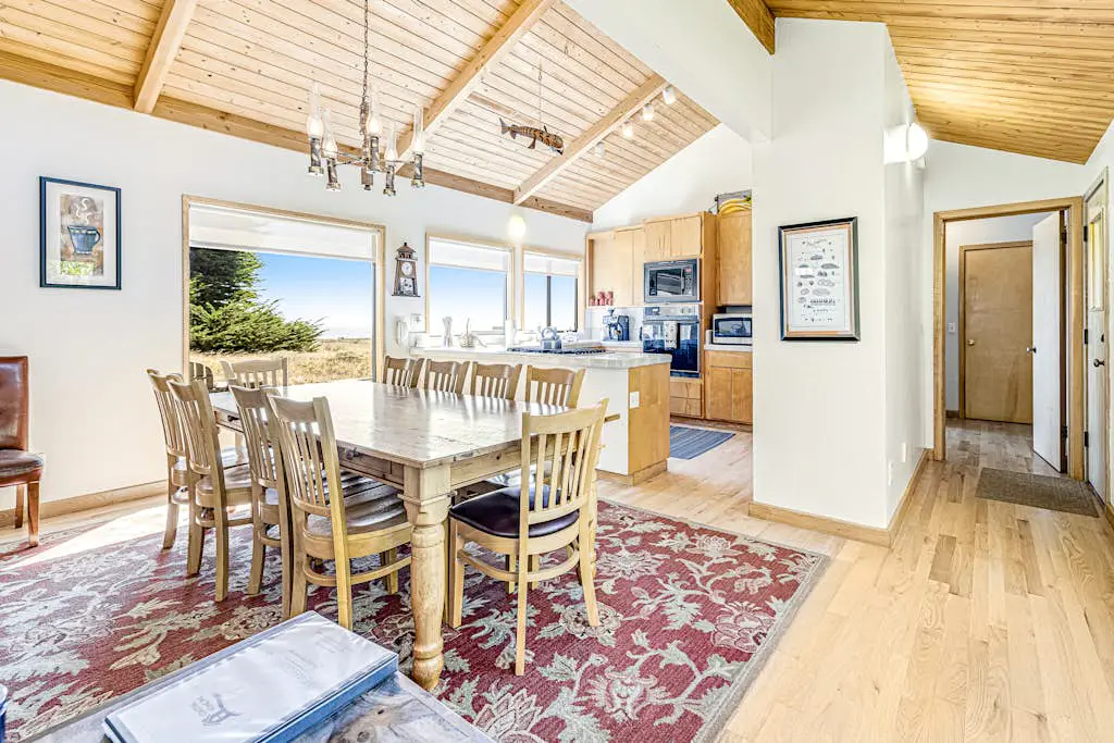 Urban Escape Compound - Seaside compound with two private hot tubs & ocean views
