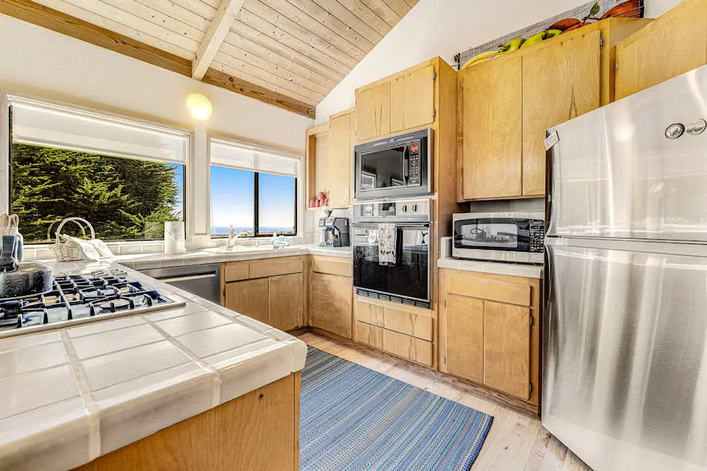Urban Escape Compound - Seaside compound with two private hot tubs & ocean views