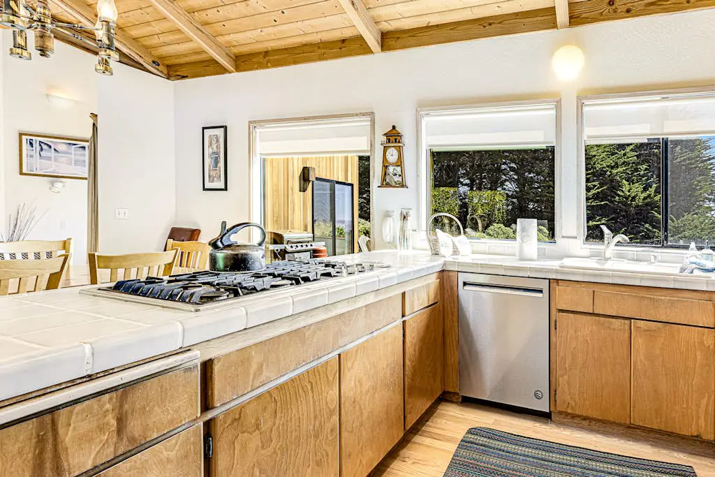 Urban Escape Compound - Seaside compound with two private hot tubs & ocean views