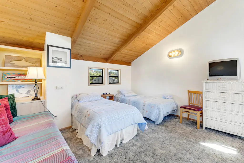Urban Escape Compound - Seaside compound with two private hot tubs & ocean views