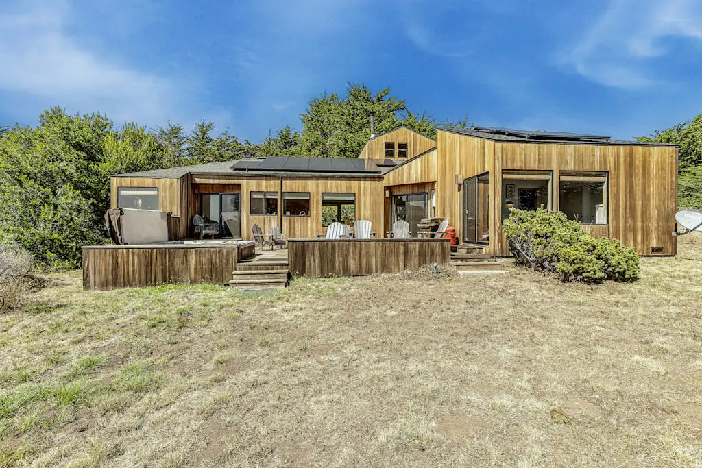 Urban Escape Compound - Seaside compound with two private hot tubs & ocean views