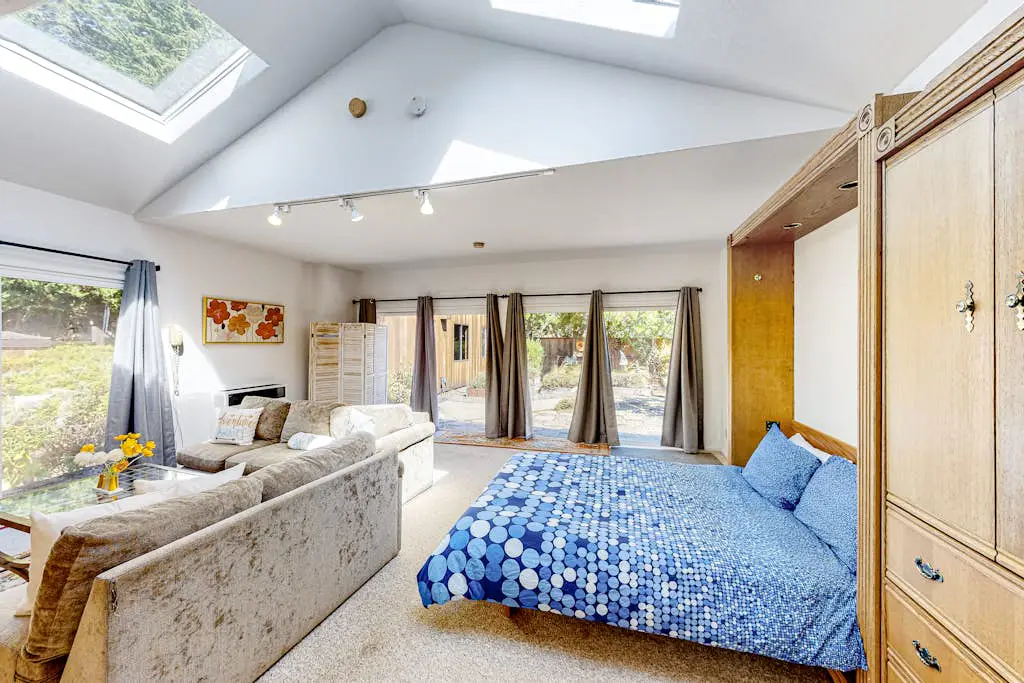 Urban Escape Compound - Seaside compound with two private hot tubs & ocean views