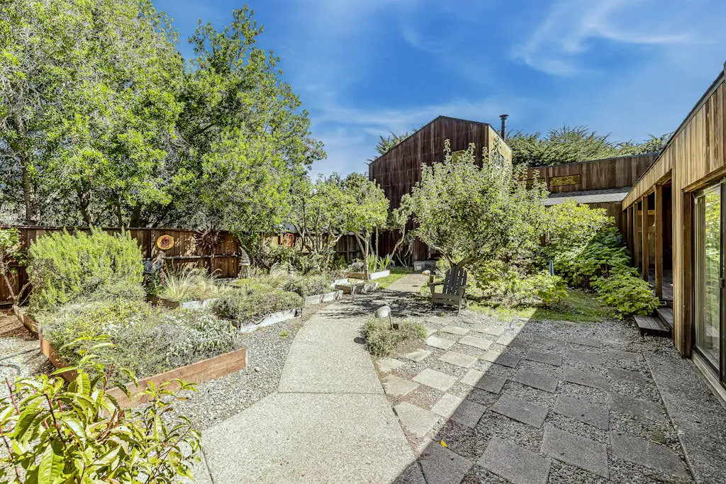 Urban Escape Compound - Seaside compound with two private hot tubs & ocean views
