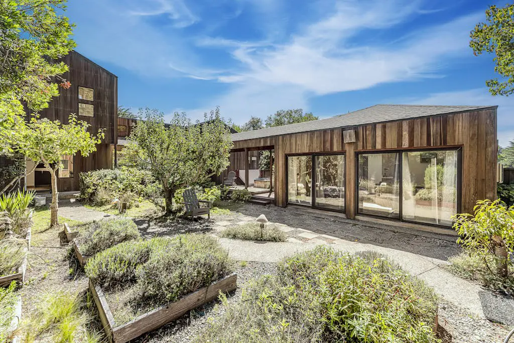 Urban Escape Compound - Seaside compound with two private hot tubs & ocean views