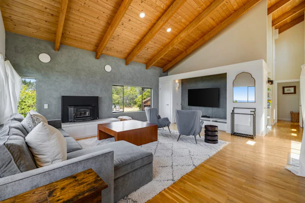 Stunning home with sweeping ocean views, private hot tub & outdoor living