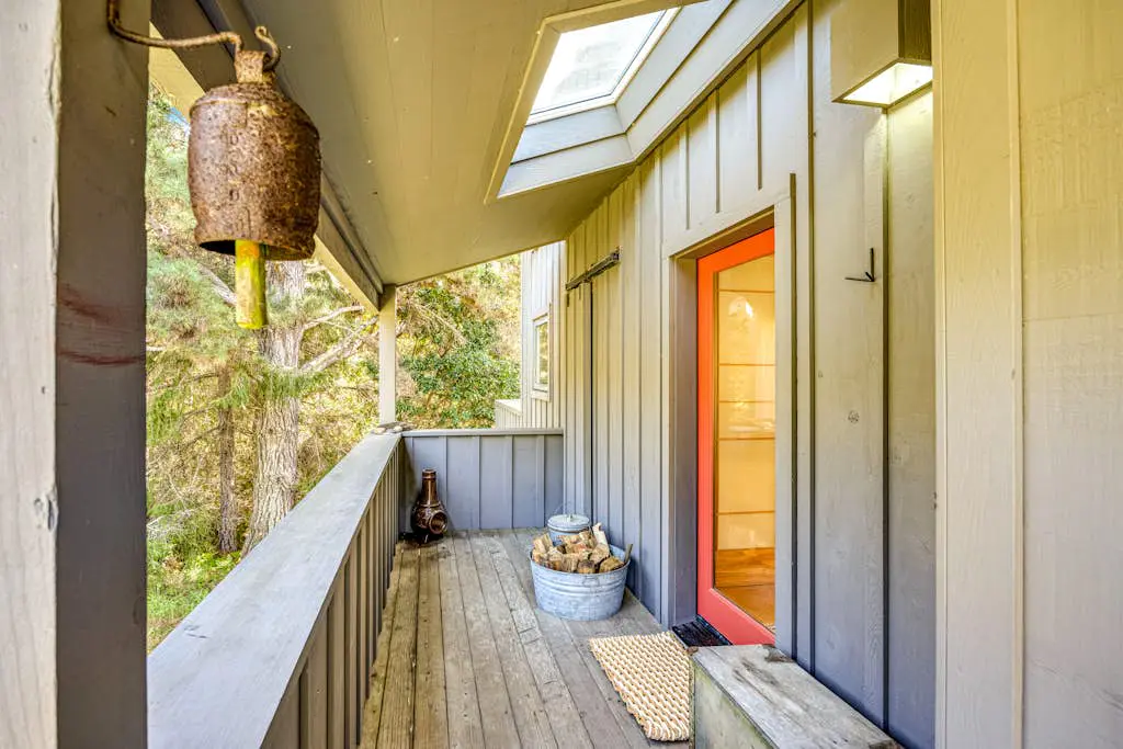 Madrone Cottage - Sea Ranch cottage with private hot tub in the redwoods, dogs welcome