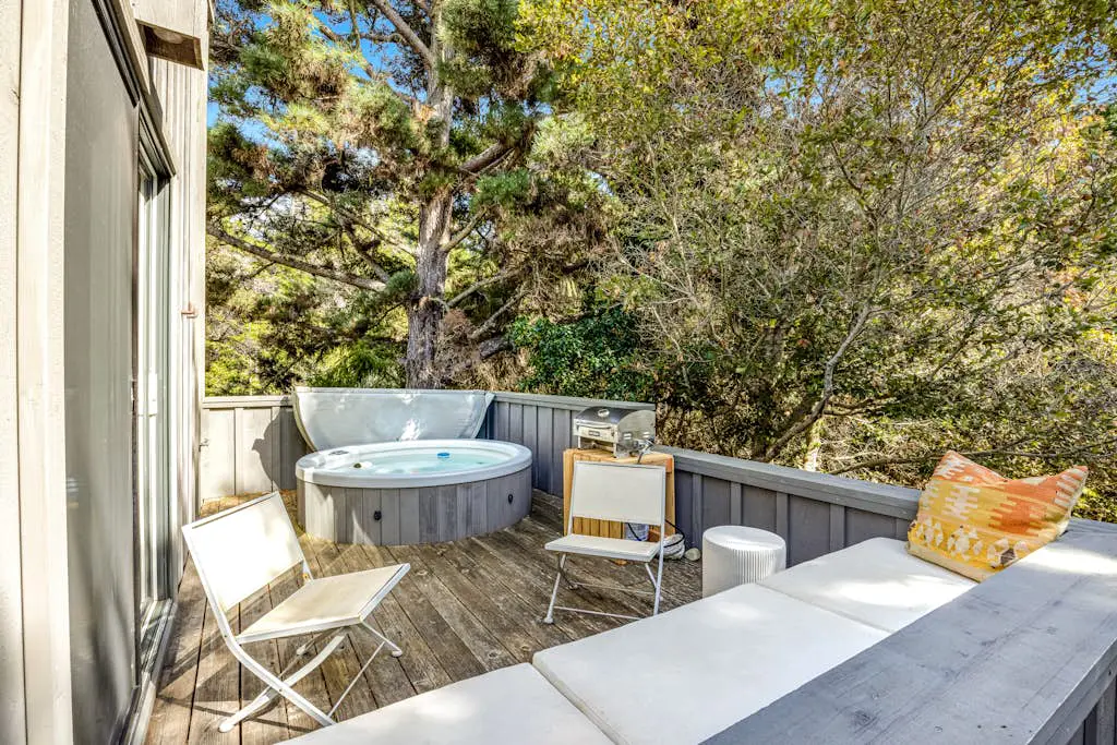 Madrone Cottage - Sea Ranch cottage with private hot tub in the redwoods, dogs welcome